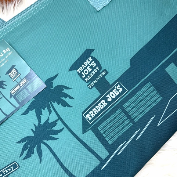 Trader Joe’s Dusty Blue Insulated Tote Bag – Limited Edition - Picture 3 of 4